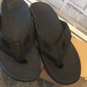 Kumny mens flip flop sandals new in box